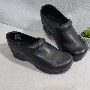 Skechers‎ Black Leather Round Toe Slip Resistant Clogs Size 7